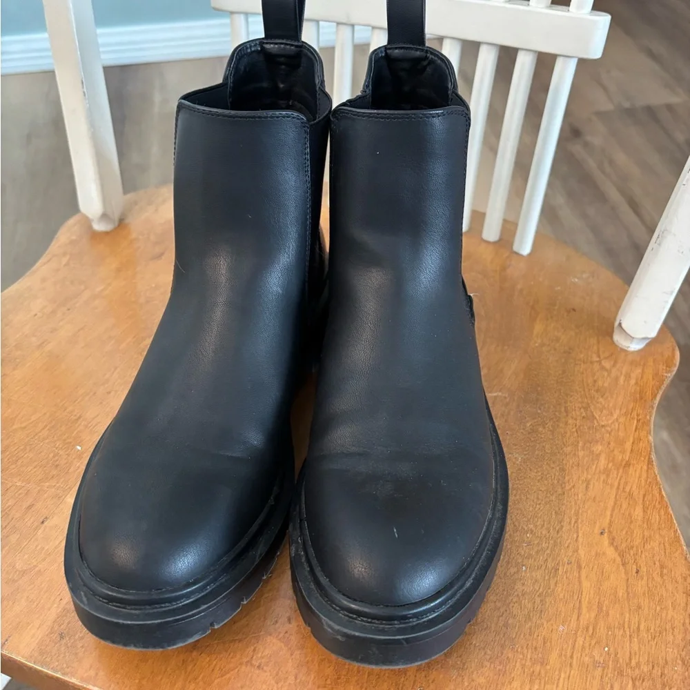 Black Leather Chelsea Boots - Picture 2 of 4